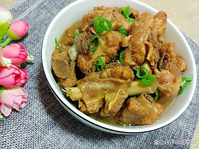 “炖肉日常julie”翻炒潮流，科技界的风味大师