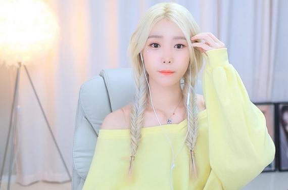 “RAPPER一姐”潮水仙踪林，网络狂欢的奥秘之门