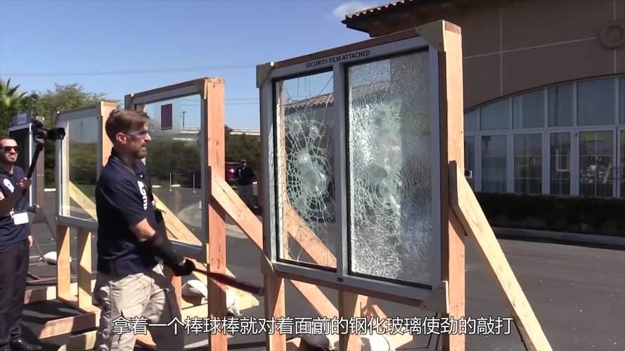 “9分10秒落地窗头撞玻璃视频,笑出猪叫的科技‘车祸现场’”