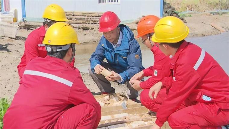 “川味XL码大咖”网事新焦点：笑谈科技圈中的麻辣传奇