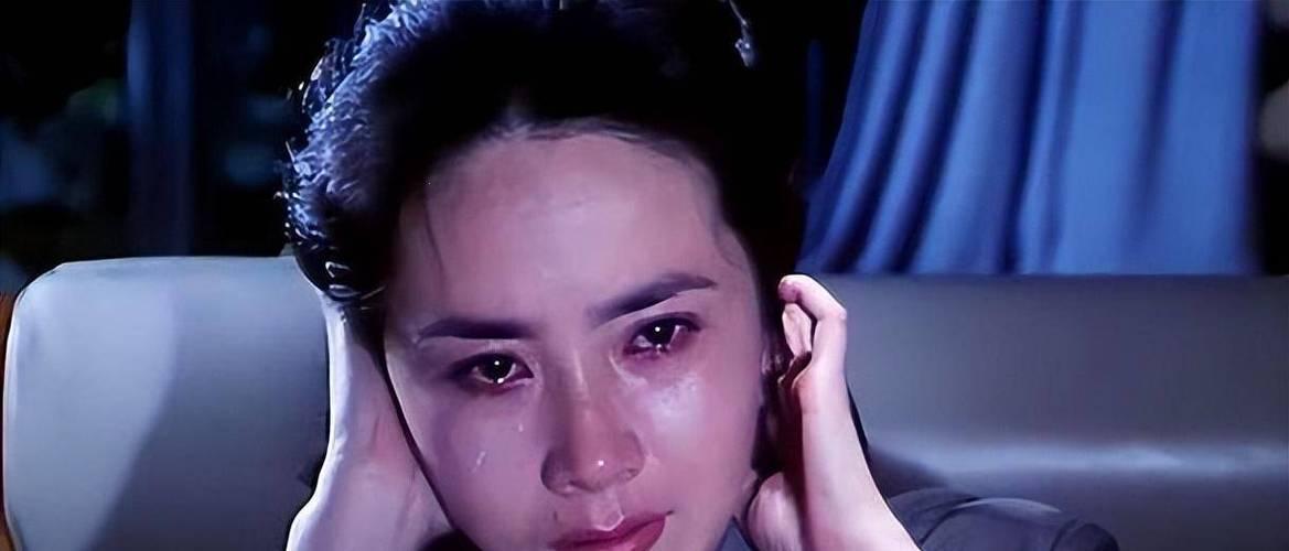 “狂潮来袭：科技圈的‘疯狂’初体验”