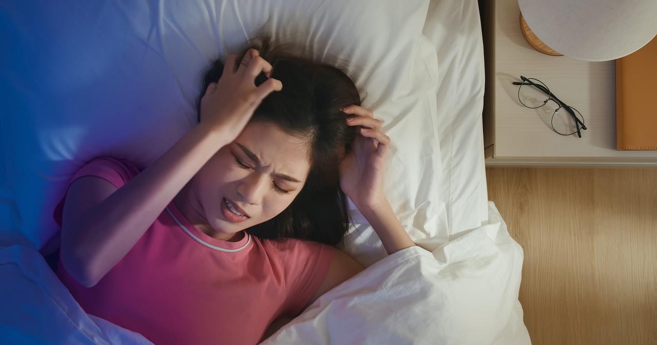 “熬夜神器”还是“失眠元凶”？科技圈热议深夜视频现象